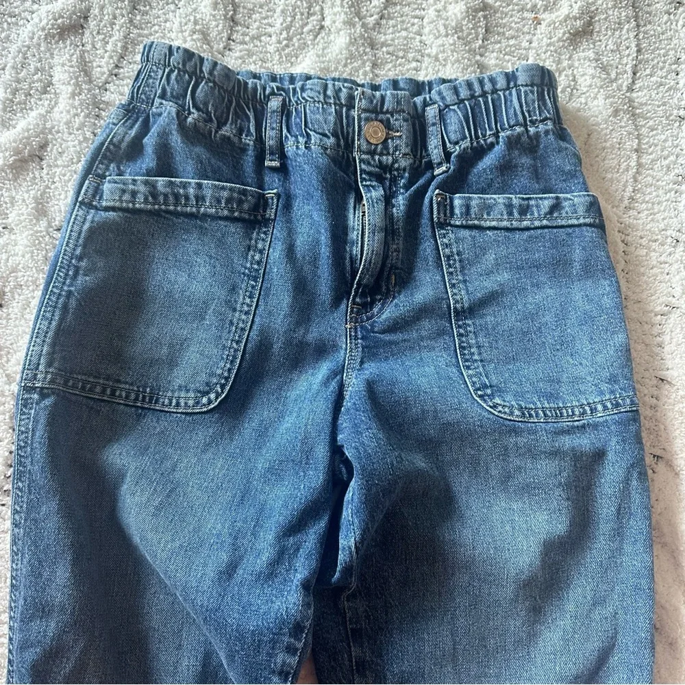 EUC Gap Denim- Girls High Rise Mom Jeans Elastic Waist Size 16